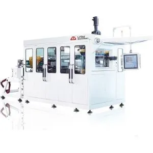 Stroj na výrobu plastových nápojů